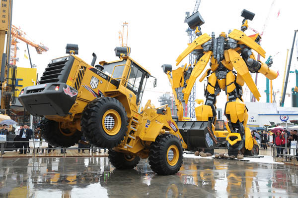 bauma-china-2014-also-featured-captivating-and-spectacular-shows_web.jpg