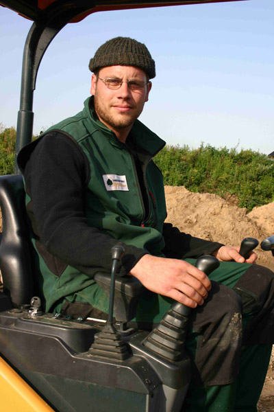 Online-Hyundai_Minibagger im Landschaftsbau_3.jpg Online-Hyundai_Minibagger im Landschaftsbau_3.jpg