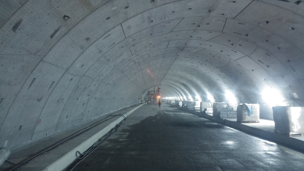 fischer Betonschraube FBS im Avrasya-Tunnel_20151002_132935.jpg