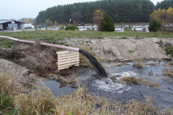 tsurumiaquamarbecken.jpg tsurumiaquamarbecken.jpg