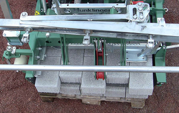 Verschiebedapter-plus an HUNKLINGER Pflastergreif.jpg Verschiebedapter-plus an HUNKLINGER Pflastergreif.jpg