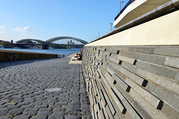 Besco_Rheinboulevard.jpg Besco_Rheinboulevard.jpg