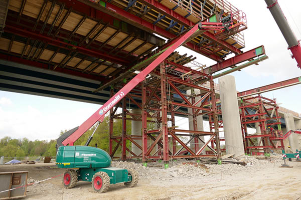 JLG 2.JPG JLG 2.JPG