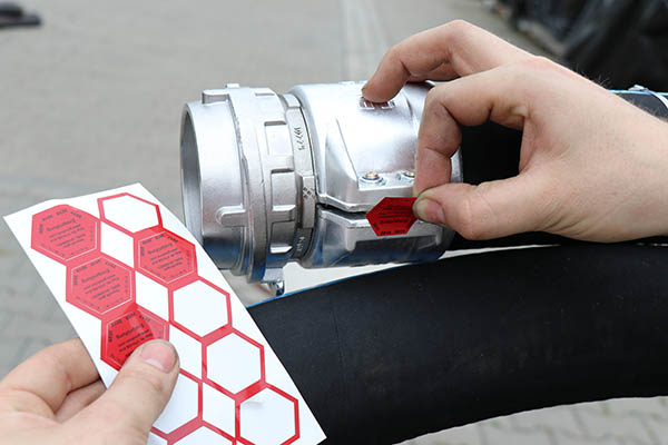 VTH_SAT-Pruefplakette_FotoVTH-Kollaxo_0009.jpg VTH_SAT-Pruefplakette_FotoVTH-Kollaxo_0009.jpg